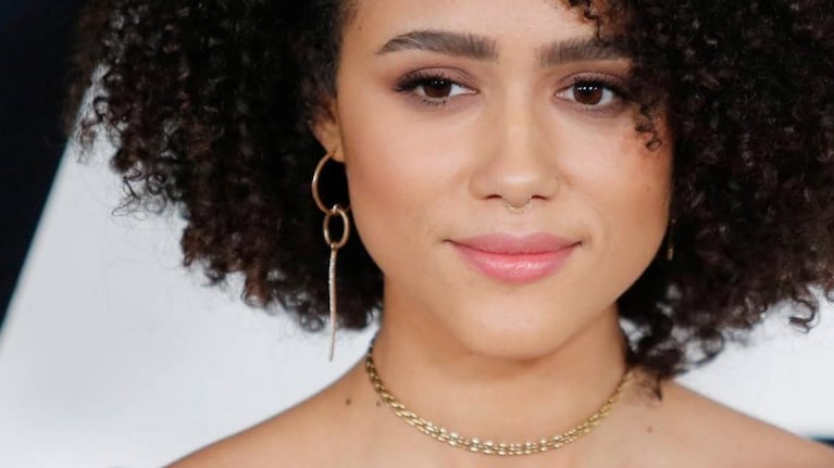 Nathalie Emmanuel no tiene carnet para conducir