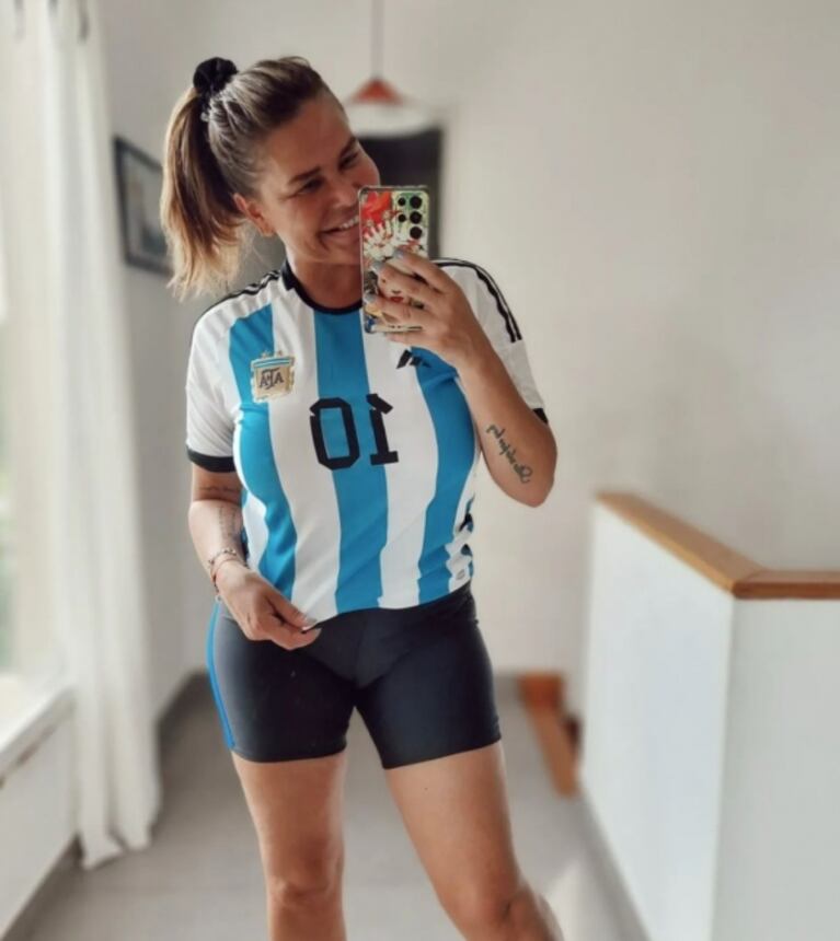 Nazarena Vélez alienta a la Selección Argentina con este outfit súper sensual
