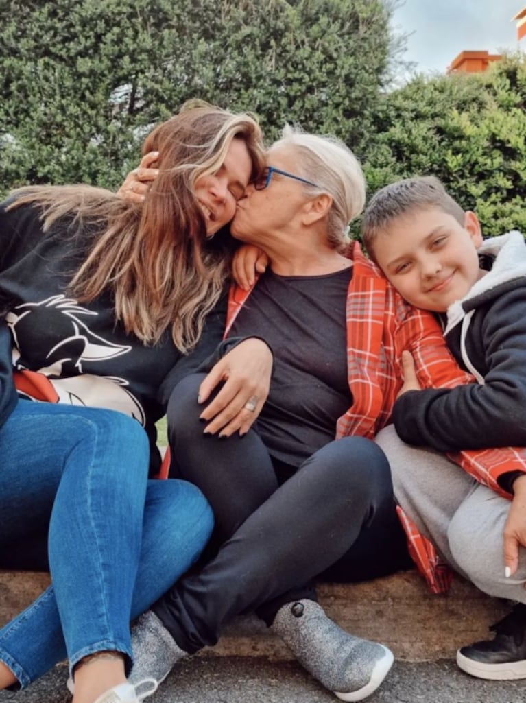Nazarena Vélez compartió amorosas fotos con su mamá a las que coronó con un tierno mensaje: "Nuestra relación es espléndida"