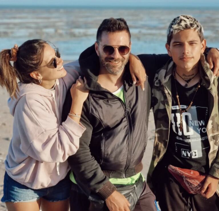 Nazarena Vélez compartió las fotos más lindas con su novio y sus hijos en Las Grutas: "Los míos"