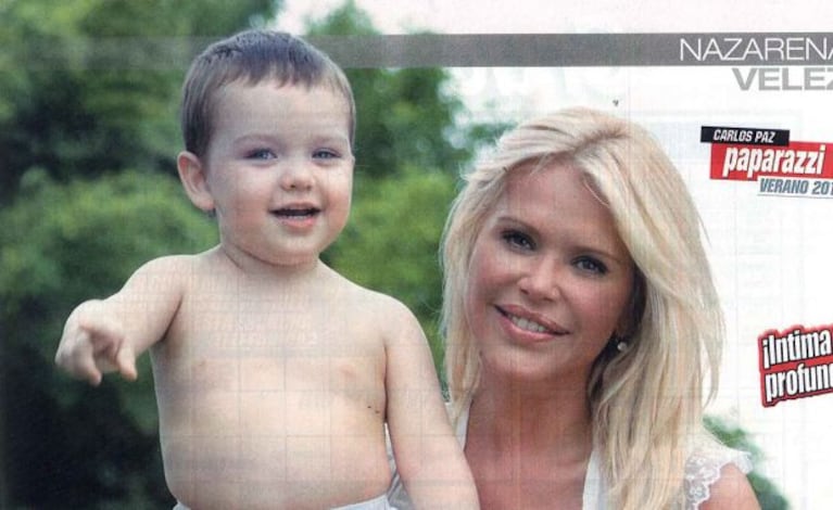 Nazarena Vélez con su hijo Thiago. (Foto: revista Paparazzi)