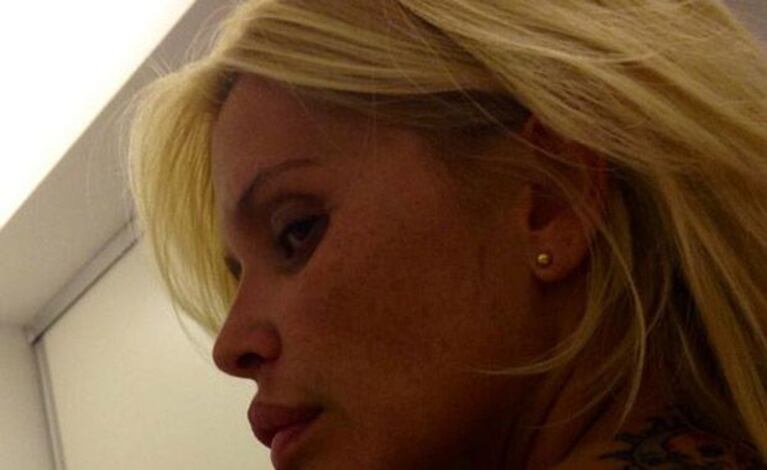 Nazarena Vélez muestra su nuevo tatuaje. (Foto: Twitter @veleznazarena)
