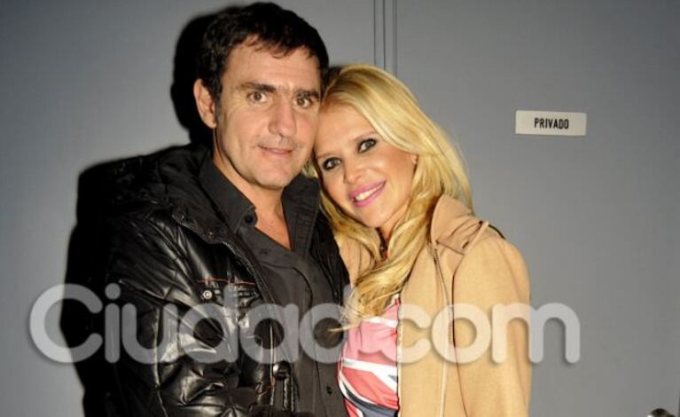 Nazarena Vélez y su actual pareja, en Despedida de soltero. (Foto: Jennifer Rubio-Ciudad.com)