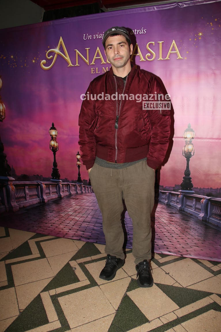 Nazareno Casero en el estreno del musical Anastasia (Foto: Movilpress).