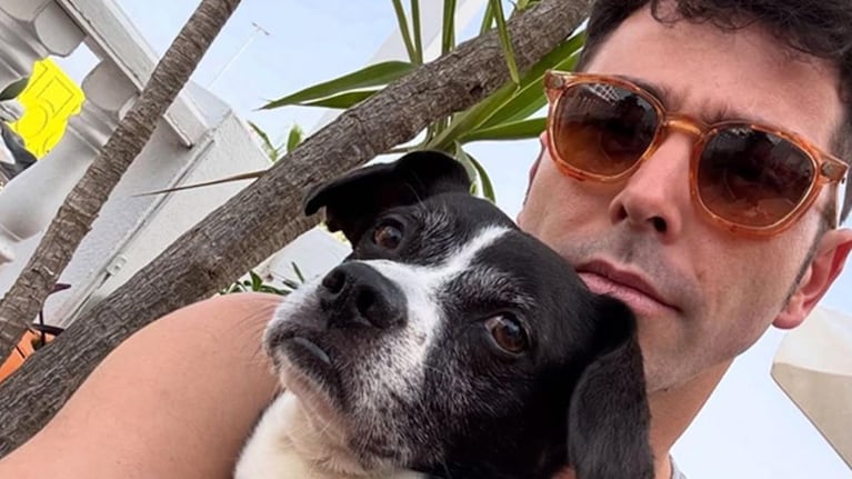 Nazareno Casero junto a su perro Rulo