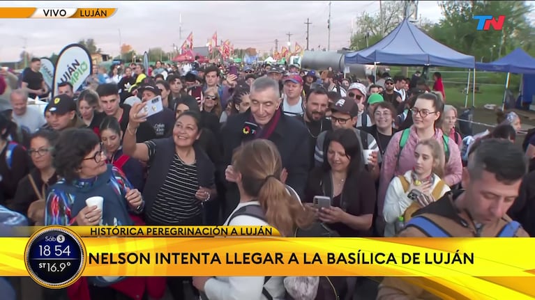 Nelson Castro se emocionó tras ser ovacionado en la peregrinación a Luján (Foto: captura de TN).