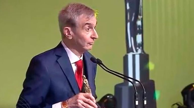Nelson Castro se llevó el Martin Fierro de Oro por su labor en Radio AM.