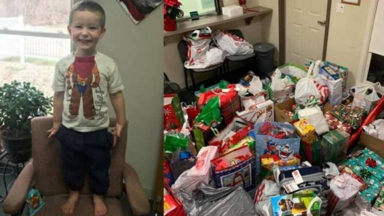 Nene de 3 años es abandonado con su perro y la gente colma de regalos la comisaría que lo refugió