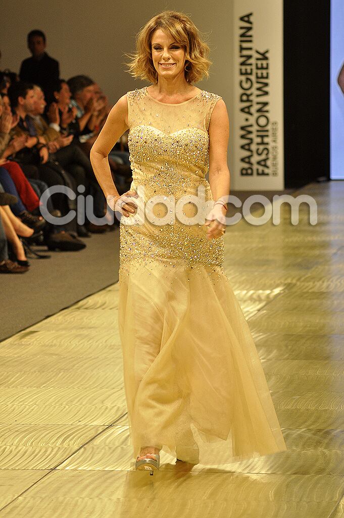 Nequi Galotti sobre la pasarela. (Foto: Jennifer Rubio-Ciudad.com)