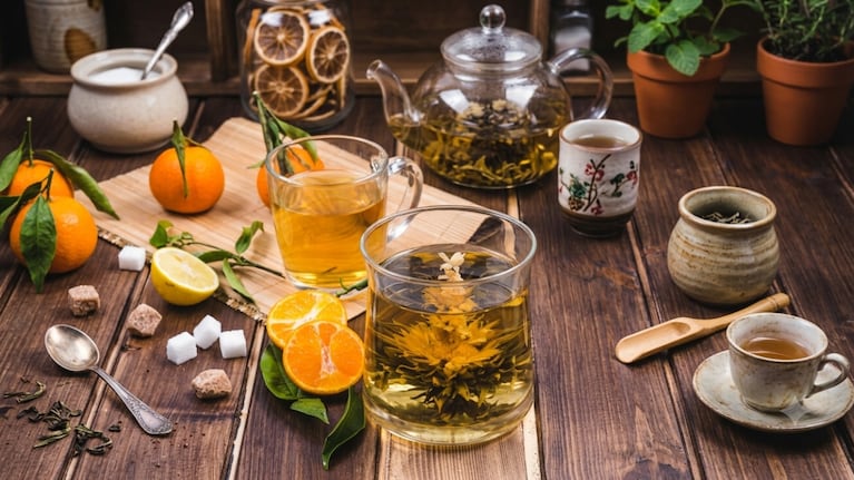 Ni las cáscaras ni las semillas: por qué hervir hojas de naranja es cada vez más recomendado por expertos. Foto: IA