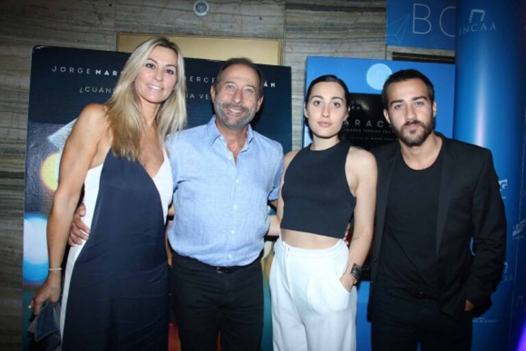 Nico Francella, mimoso y enamorado de su bella novia en la premiere de su nueva película