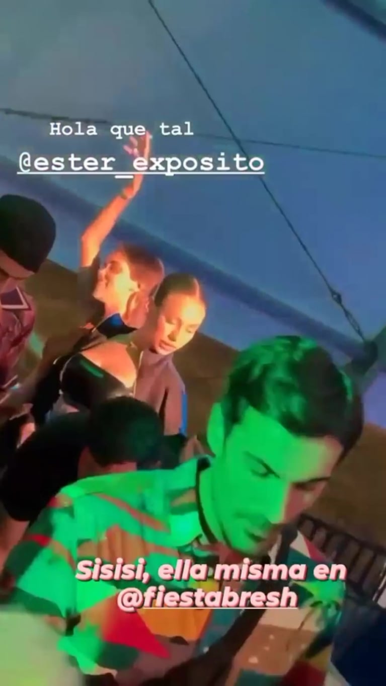 Nico Furtado y Ester Expósito, enamorados en Punta del Este: las fotos que los muestran juntos en una fiesta