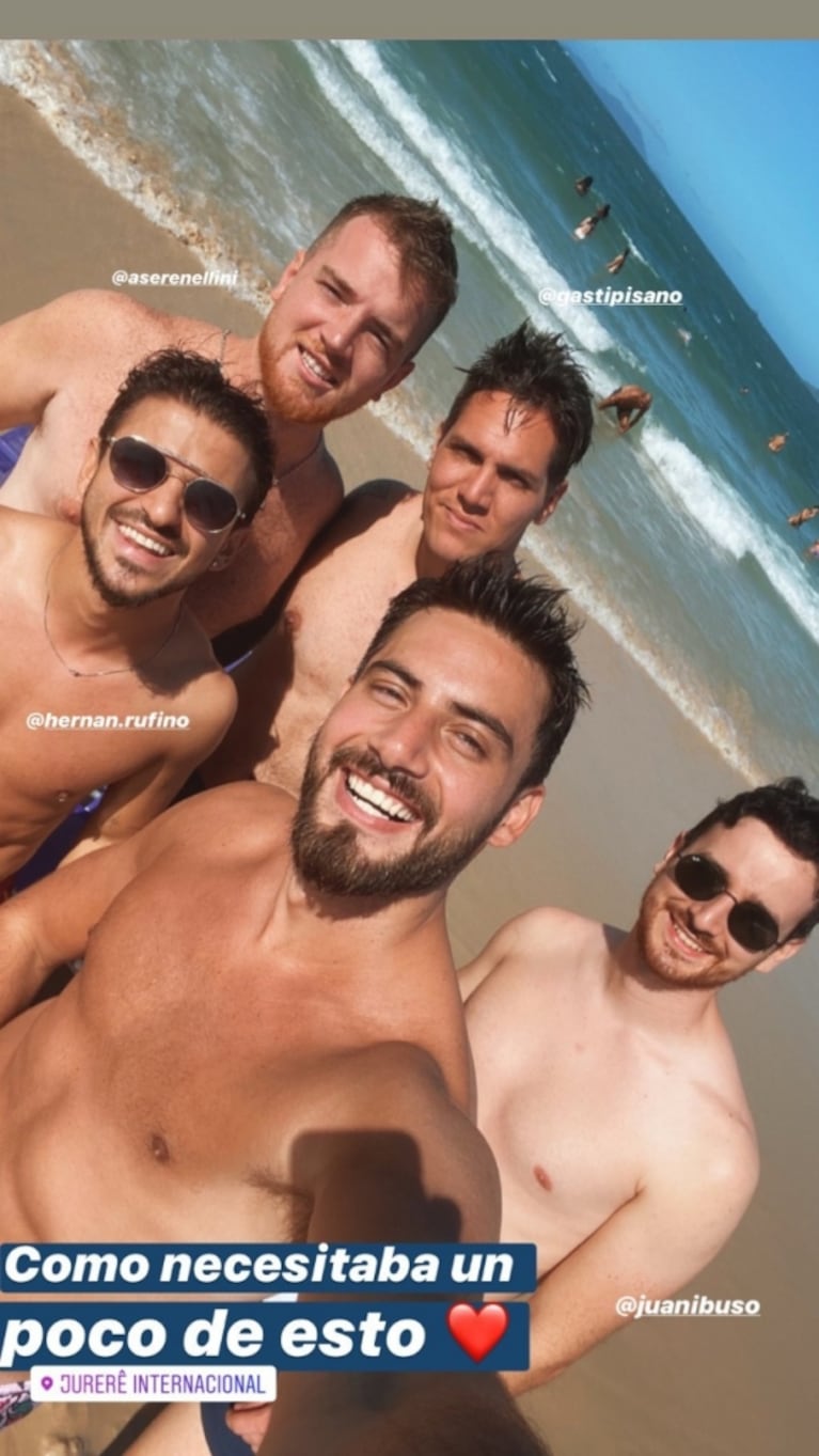 Nico Occhiato y sus vacaciones con amigos en las playas de Brasil: "Cómo necesitaba un poco de esto"