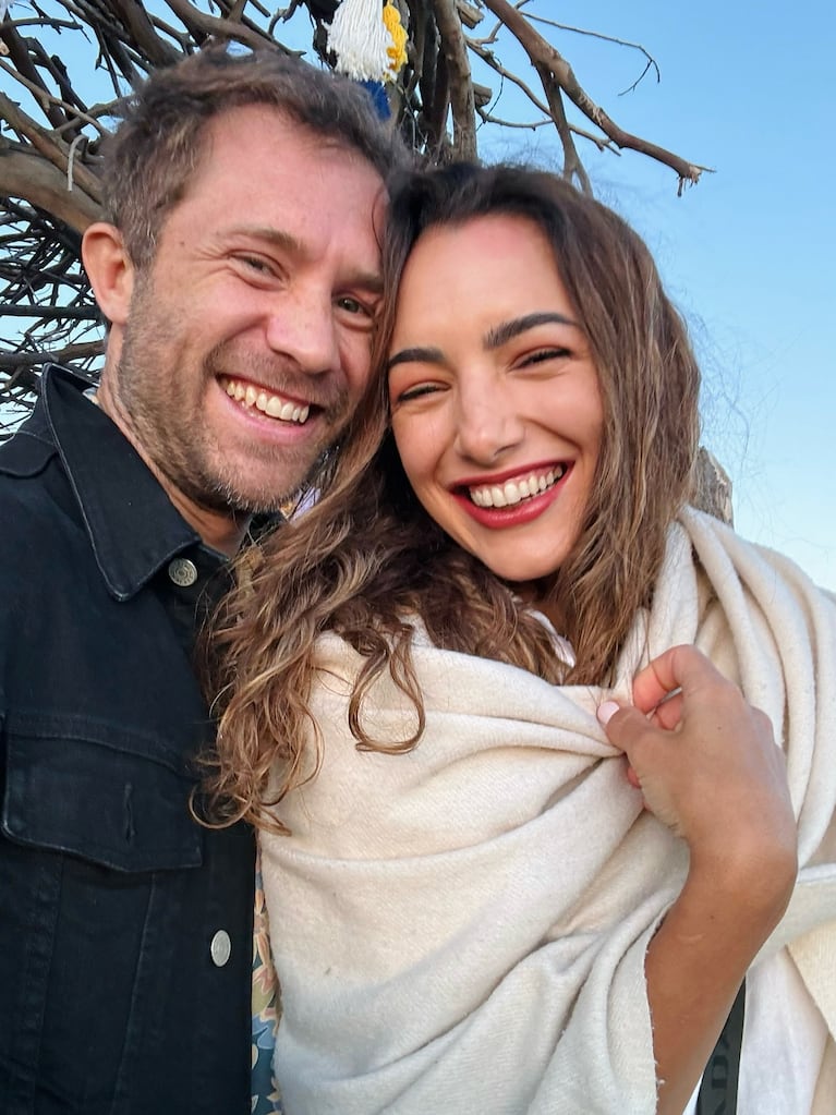 NICO RIERA FESTEJÓ SUS 40 AÑOS EN EL ESCENARIO Y THELMA FARDIN . Crédito: Instagram