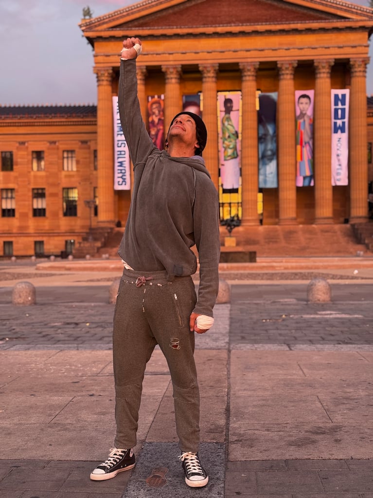 Nico Vázquez en Filadelfia en parte de su preparación para Rocky.