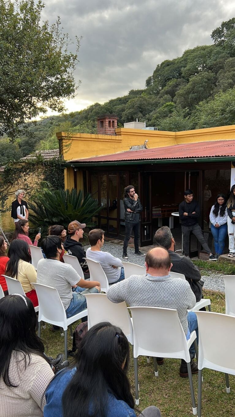 Nico Vázquez, Gime Accardi y Benjamín Rojas, emocionados en la inauguración de una Residencia Universitaria en Jujuy