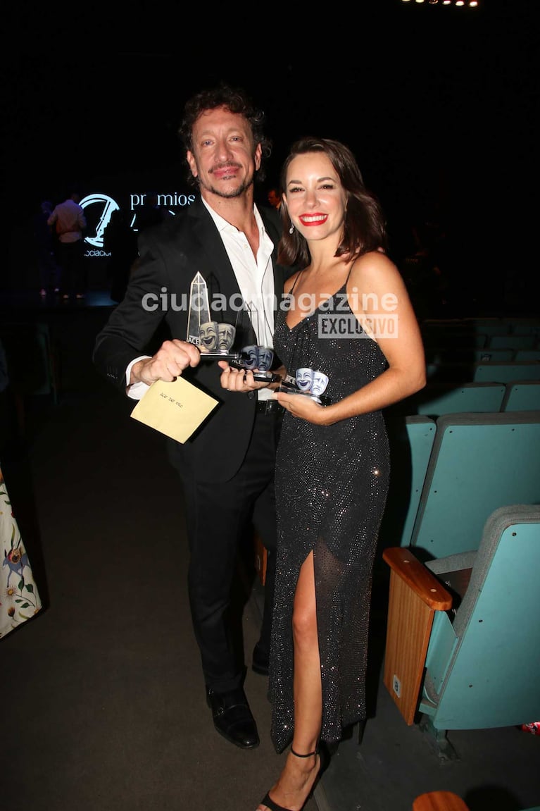 Nico Vázquez y Dai Fernández con sus premios ACE (Foto: Movilpress)