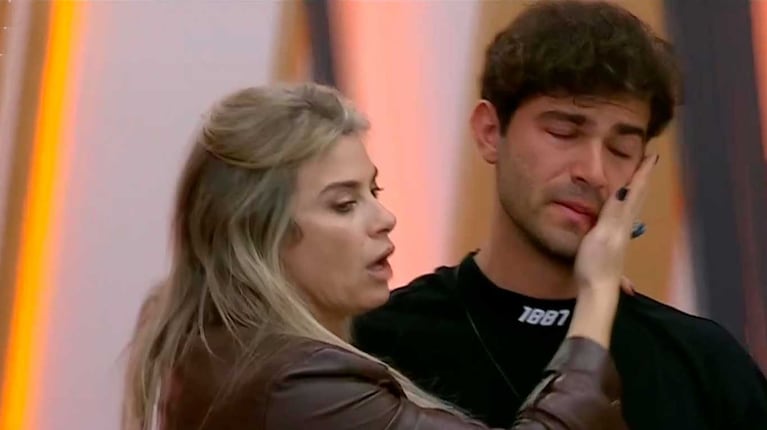 Nicolás acompañó a su mamá Antonella a la salida de la casa de Gran Hermano (Foto: captura Telefe)