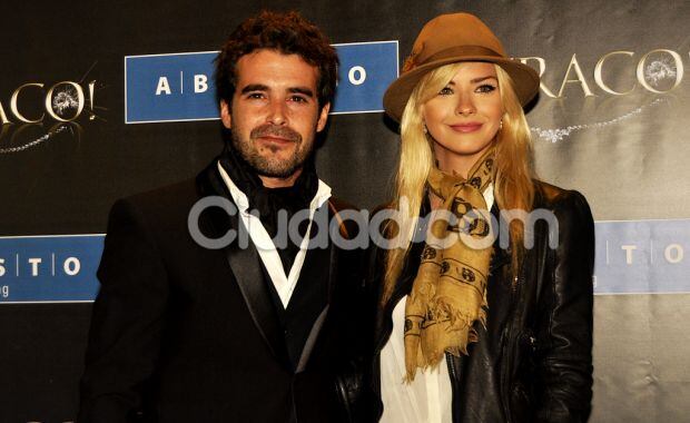 Nicolás Cabré y la China Suárez, enamorados en el estreno de Atraco. (Foto: Jennifer Rubio - Ciudad.com)