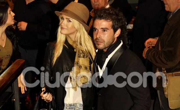 Nicolás Cabré y la China Suárez, enamorados en el estreno de Atraco. (Foto: Jennifer Rubio - Ciudad.com)