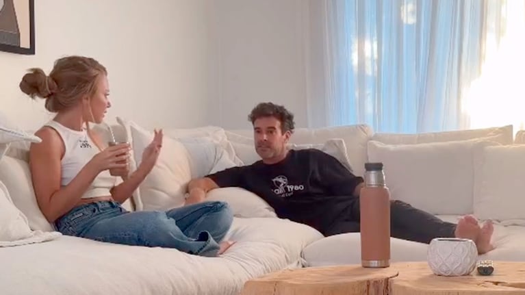 Nicolás Cabré y Rocío Pardo mostraron el increíble living donde verán el Mundial (capturas de Instagram)