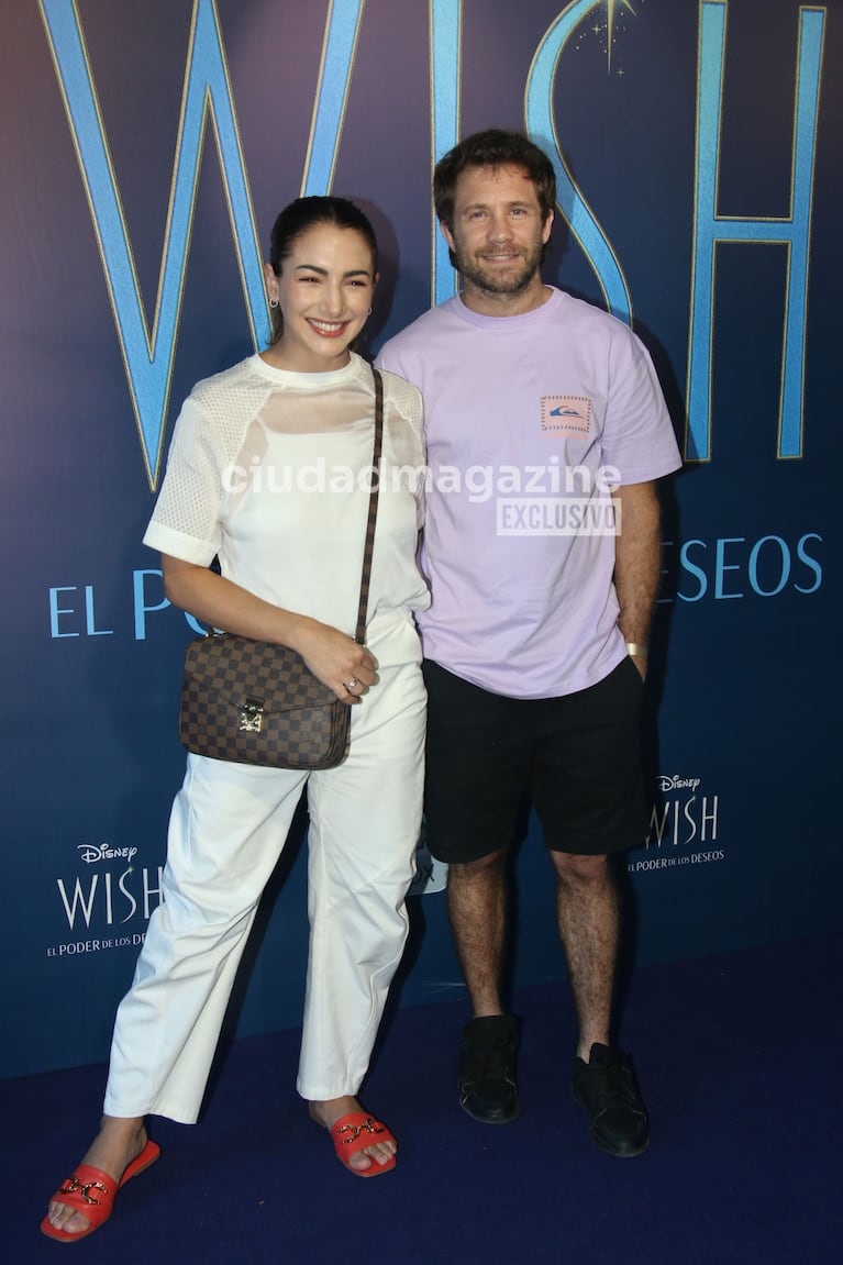 Nicolás Riera y Thelma Fardín en un evento infantil (Foto: Movilpress).