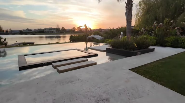 Nicolás Tagliafico y Caro Calvagni mostraron su lujosa casa: cine, gimnasio y un enorme jardín. Crédito: Captura de video.