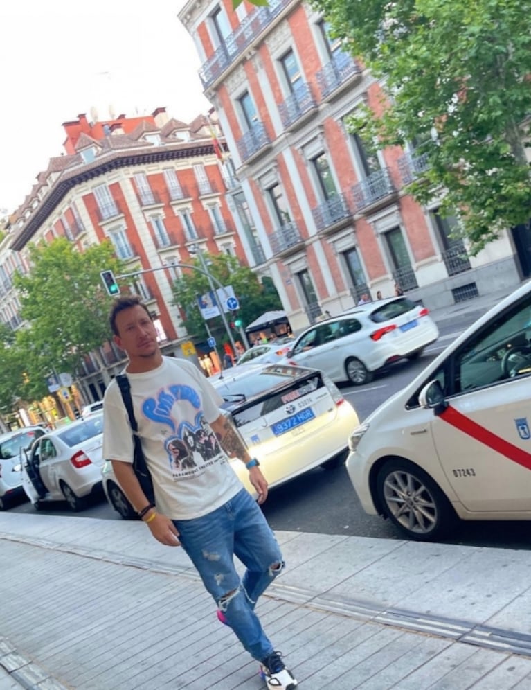 Nicolás Vázquez y Gimena Accardi se fueron a España antes de volver al teatro: el álbum de fotos