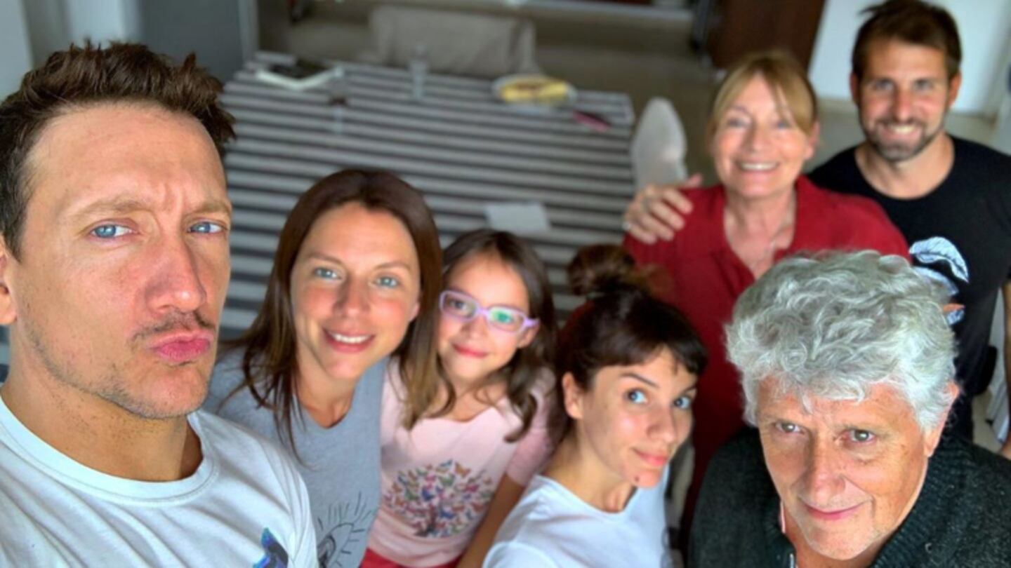 Nicolás Vázquez y su profunda reflexión, en una foto con su familia en el día de su cumpleaños