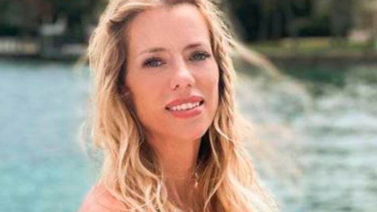 Nicole Neumann deslumbró con una original bikini invertida