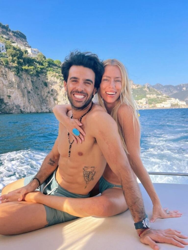 Nicole Neumann deslumbró con una original bikini invertida