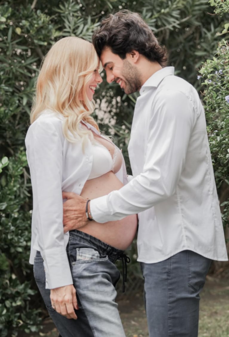 Nicole Neumann mostró la primera sesión de fotos oficial de su embarazo, luciendo su pancita con Manu Urcera