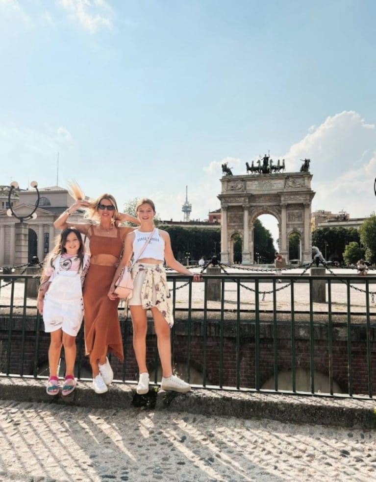 Nicole Neumann paseó por Milán con Sienna y Allegra Cubero: el álbum de fotos