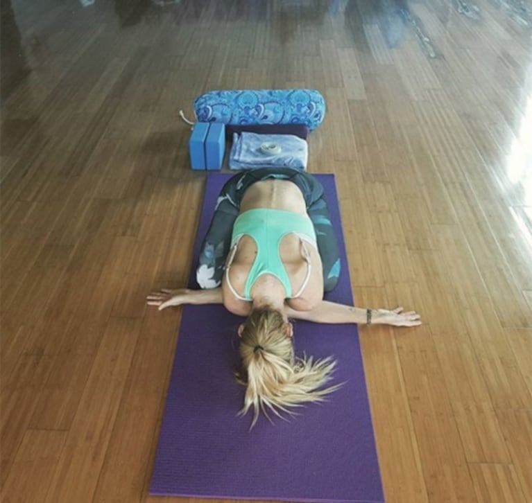 Nicole Neumann, sexy haciendo yoga: espiá sus jugadas posturas