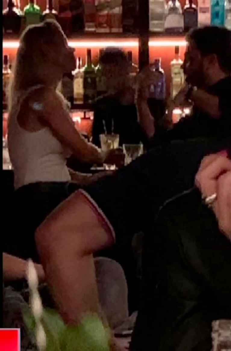 Nicole Neumann, ¿tiene nuevo novio?: la foto de la modelo cómplice con Bautista Amadeo en un bar