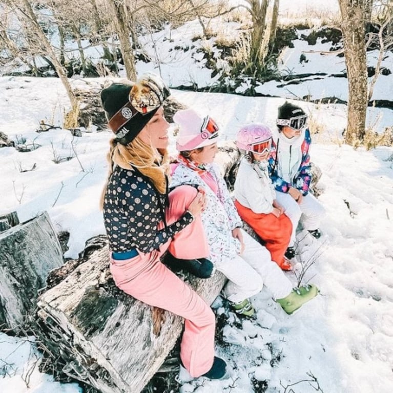 Nicole Neumann volvió a mostrar a sus hijas, en medio de sus vacaciones como familia ensamblada con Manuel Urcera