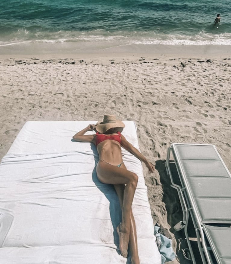 Nicole Neumann y José Manuel Urcera tomaron sol y comieron sandía en Miami: "No molestar"