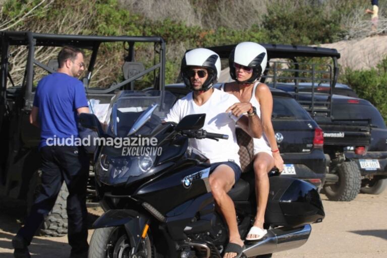 Nicole Neumann y Manu Urcera pasearon enamorados por Punta del Este en la nueva moto del corredor