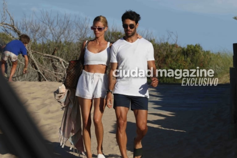 Nicole Neumann y Manu Urcera pasearon enamorados por Punta del Este en la nueva moto del corredor