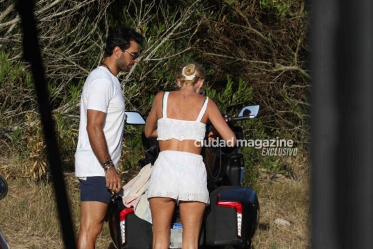 Nicole Neumann y Manu Urcera pasearon enamorados por Punta del Este en la nueva moto del corredor