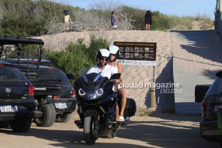 Nicole Neumann y Manu Urcera pasearon enamorados por Punta del Este en la nueva moto del corredor