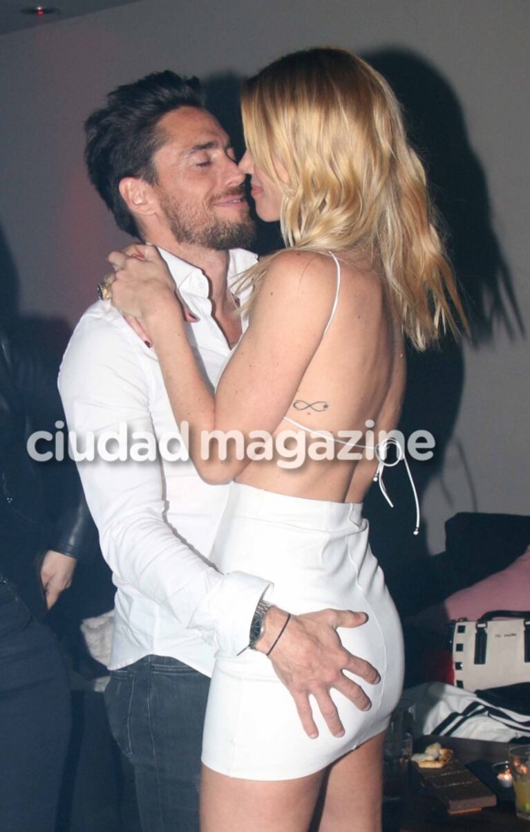 Nicole Neumann y Matías Tasín, súper apasionados en la fiesta de cumpleaños de Lizy Tagliani 