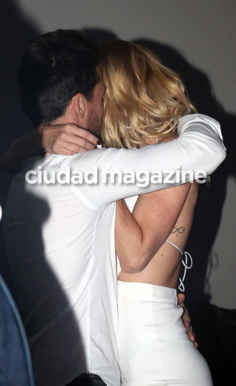 Nicole Neumann y Matías Tasín, súper apasionados en la fiesta de cumpleaños de Lizy Tagliani 