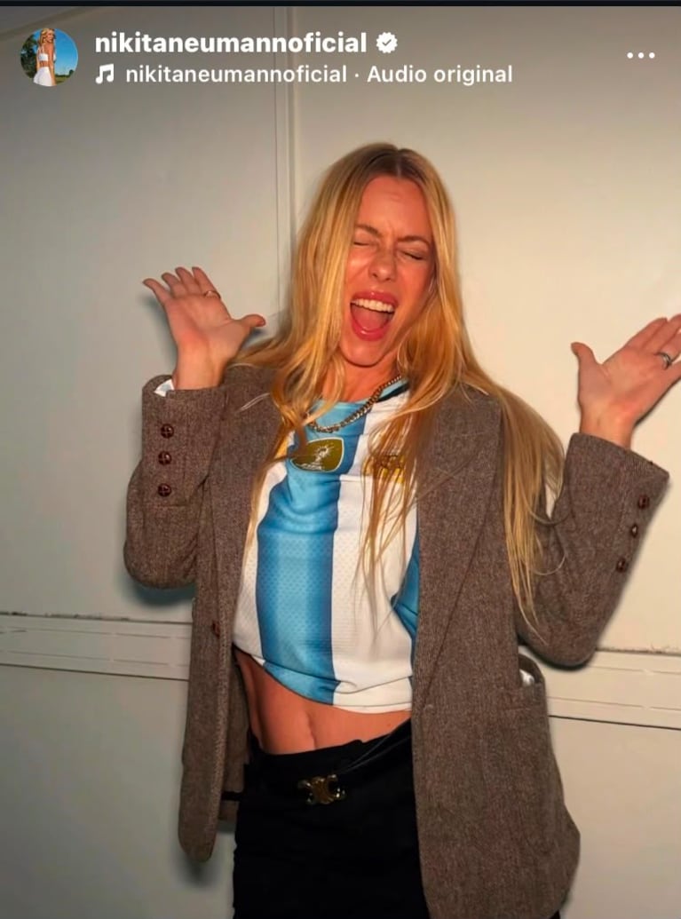 Nicole Neumann y su look mundialista (Foto: captura de Instagram/@nikitaneumannoficial).