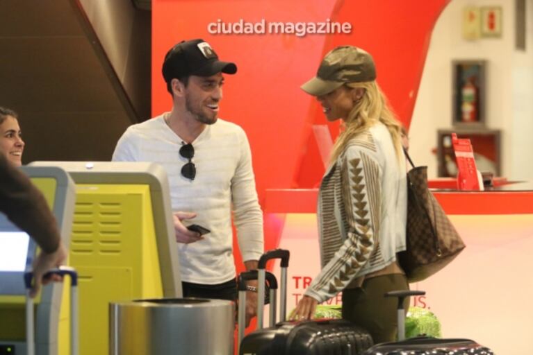 Nicole Neumann y su primer viaje con Matías Tasín, su nuevo novio, a Miami: las fotos de la pareja en Ezeiza