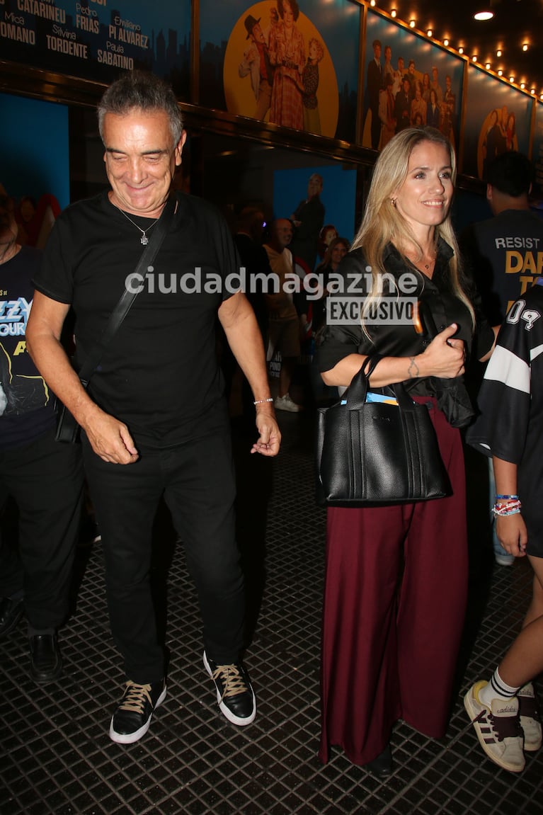 Nito Artaza y su novia en el estreno de Annie (Foto: Movilpess).