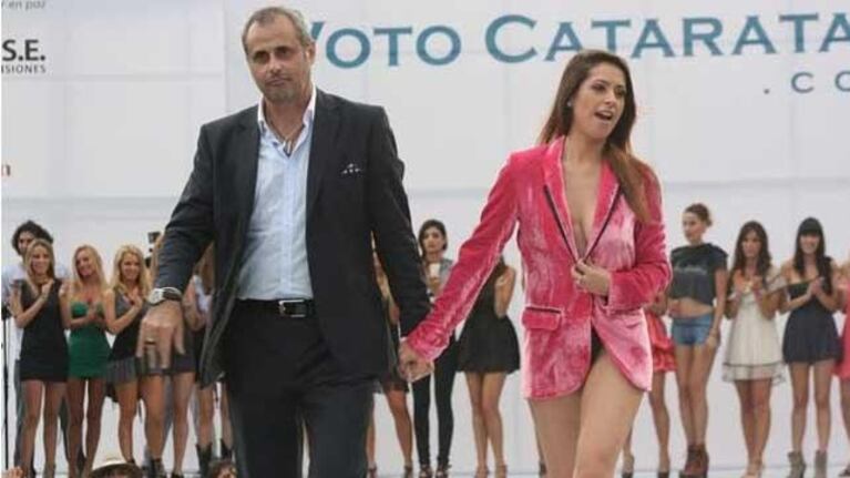 No fue elegida, pero Victoria Vanucci se salió con la suya: cerró a la fuerza un desfile en Cataratas