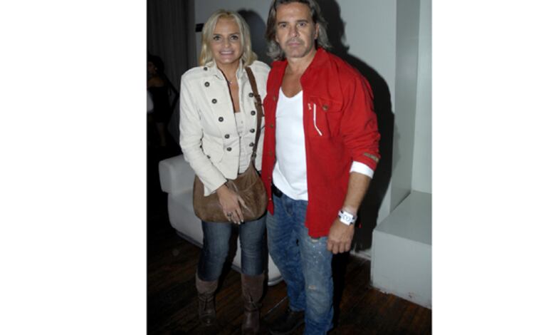 Noche con amigos: Osvaldo Laport y su mujer en el cumpleaños de Freddy (Foto: Web)
