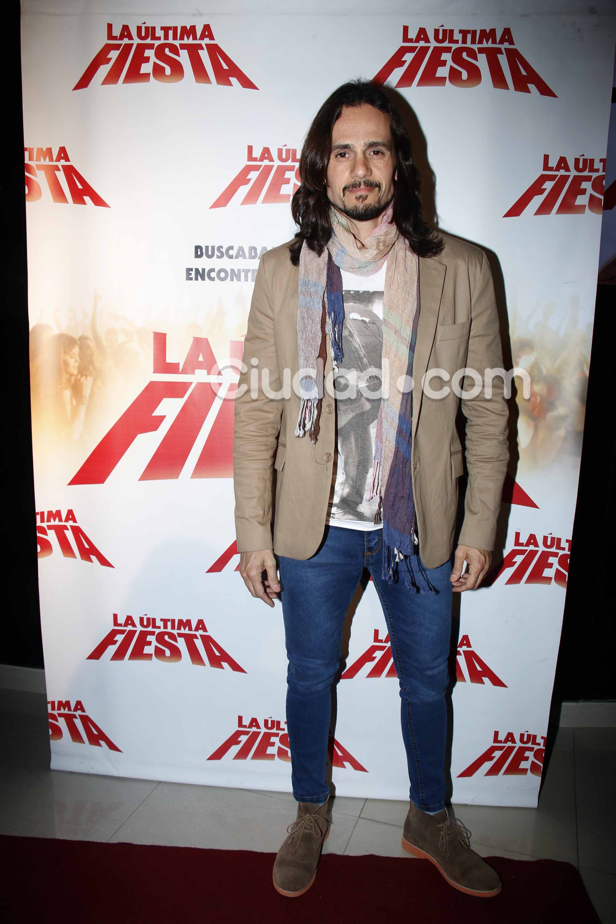 ¡Noche de cine! Famosos y parejitas en la premiere de la película de Nico Vázquez. (Foto: Movilpress)