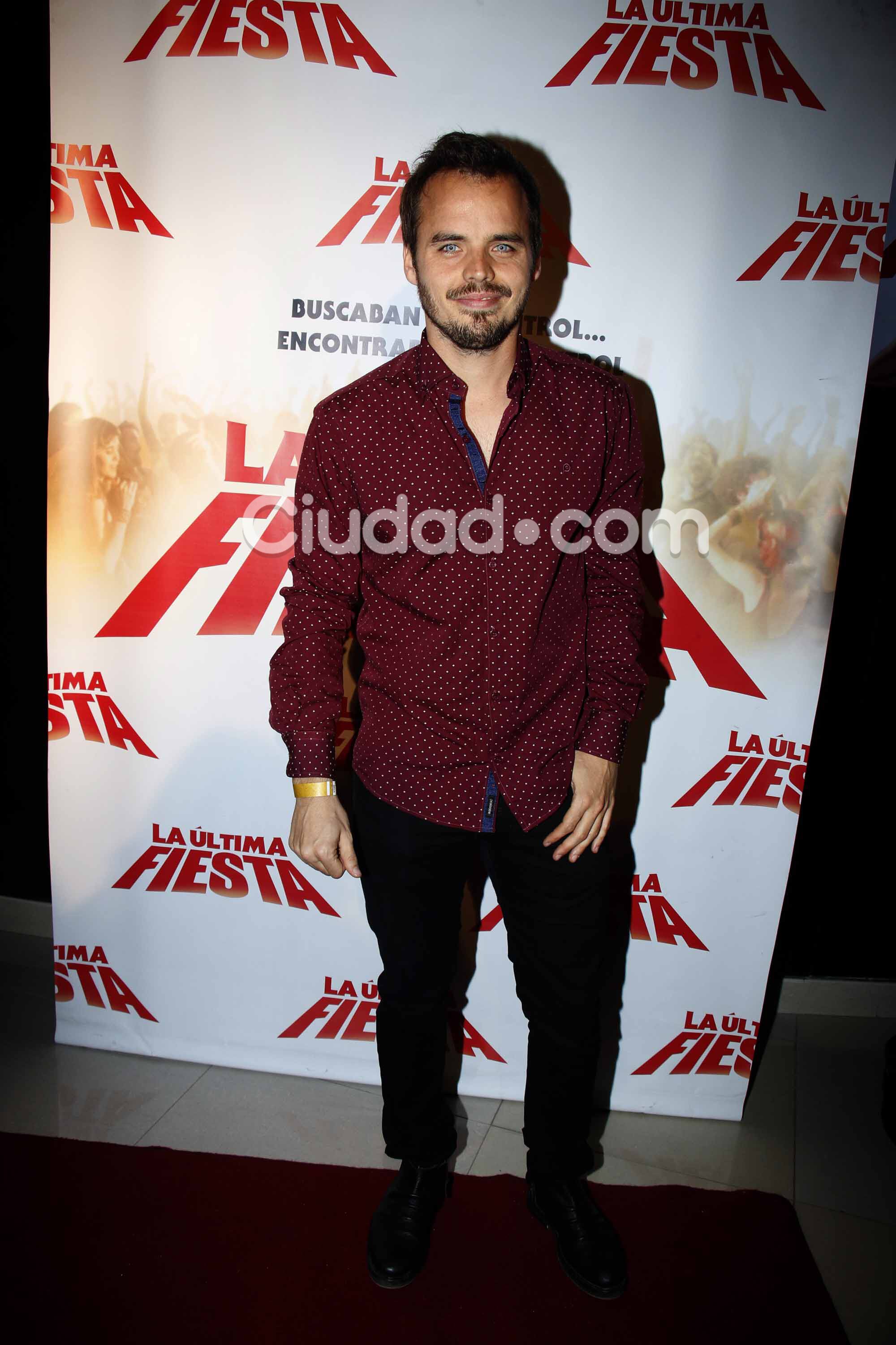 ¡Noche de cine! Famosos y parejitas en la premiere de la película de Nico Vázquez. (Foto: Movilpress)